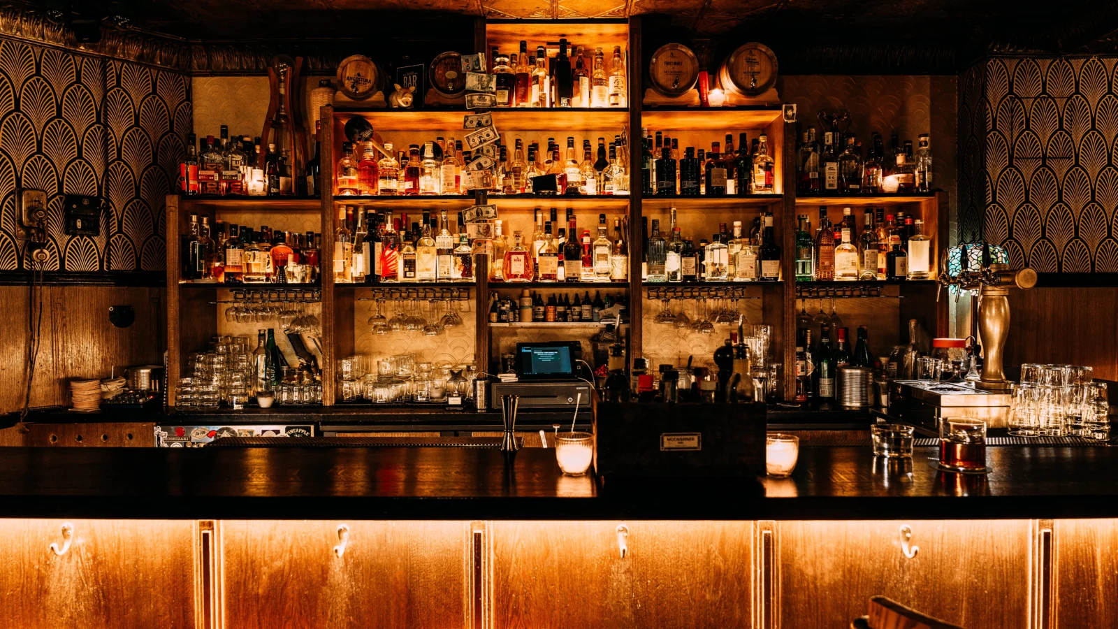 Moonshiner — 1920s speakeasy behind a pizzeria