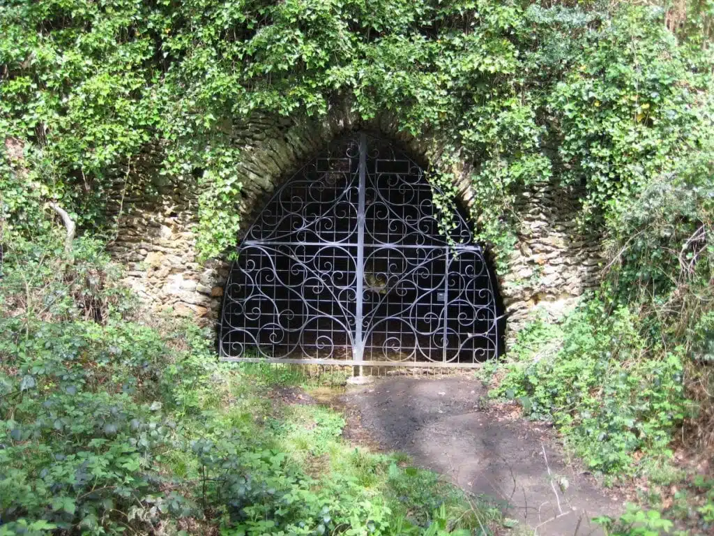 Mother Ludlam's Cave