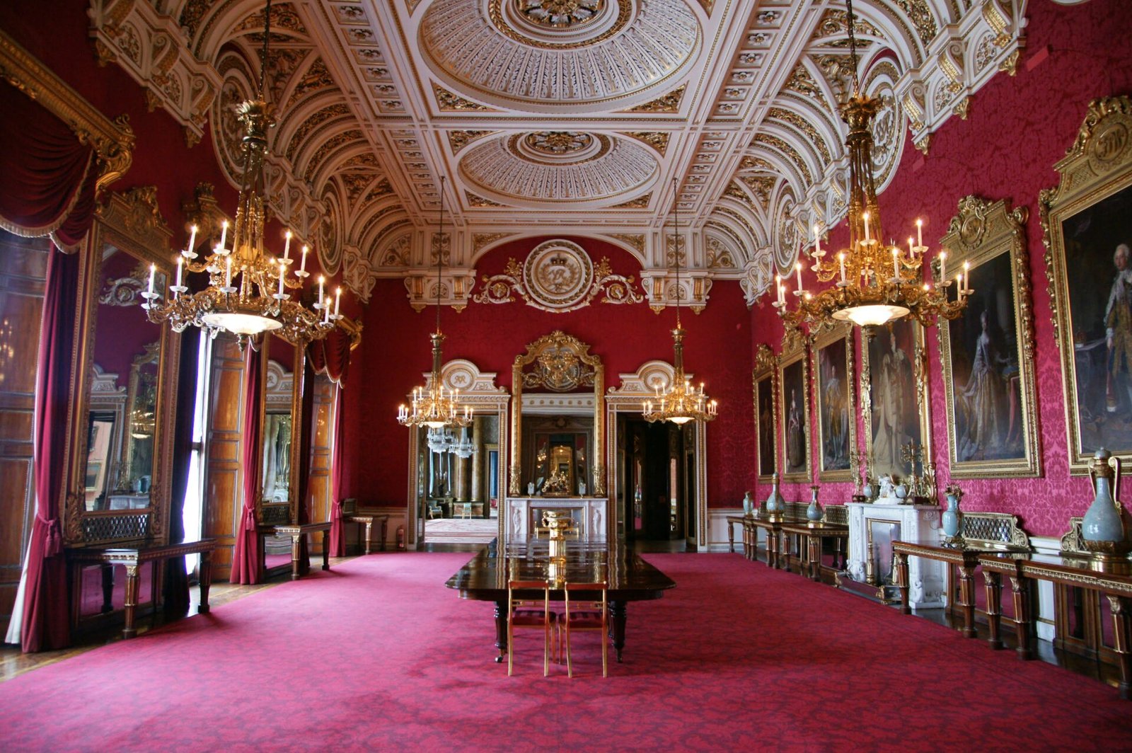 Buckingham Palace The State Dining Room is used by The Queen for official entertain