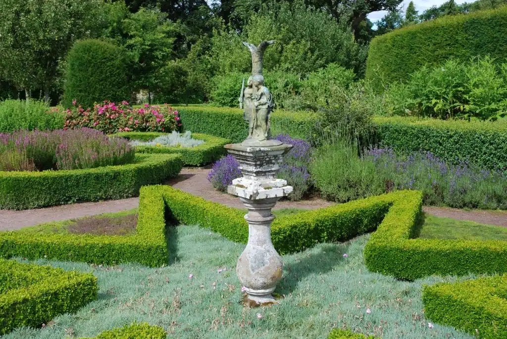 cawdor-castle