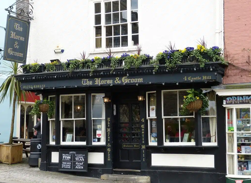 Reasons to visit London the horse and groom pub