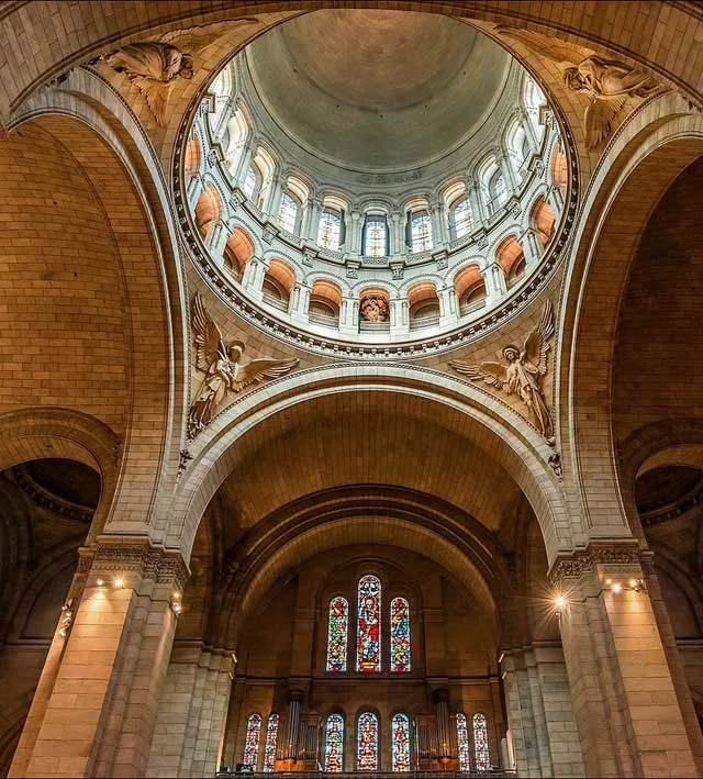 The Basilica of the Sacred Heart of Paris inside